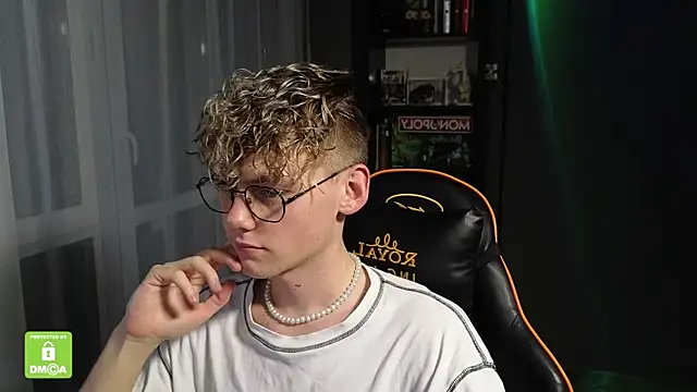 Snapshot of Keytaro chatting on 11.11.25 Keytaro online show from 11.11.25