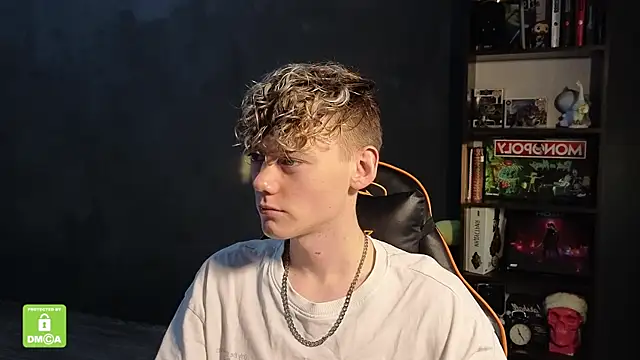 Snapshot of Keytaro chatting on 11.21.25 Keytaro online show from 11.21.25