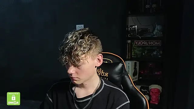 Snapshot of Keytaro chatting on 11.25.25 Keytaro online show from 11.25.25