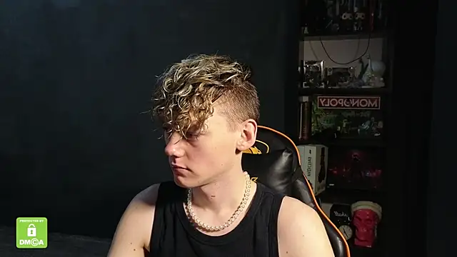 Snapshot of Keytaro chatting on 11.27.25 Keytaro online show from 11.27.25