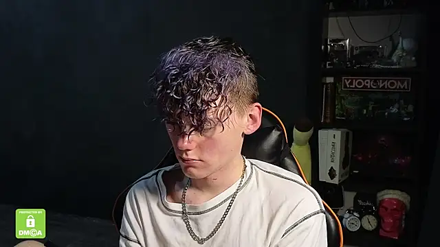 Snapshot of Keytaro chatting on 11.28.25 Keytaro online show from 11.28.25