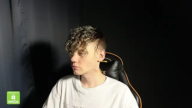 Snapshot of Keytaro chatting on 01.12.26 Keytaro online show from 01.12.26