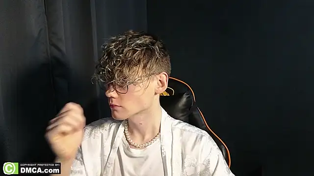 Snapshot of Keytaro chatting on 02.04.26 Keytaro online show from 02.04.26