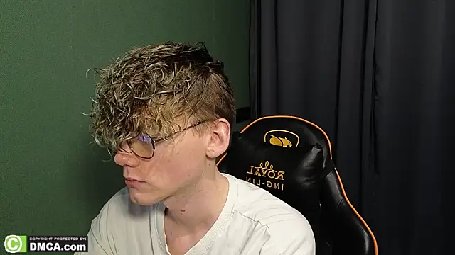 Snapshot of Keytaro chatting on 02.12.26 Keytaro online show from 02.12.26