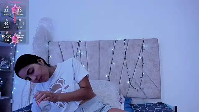 Kaela18 online show from 12.17.24