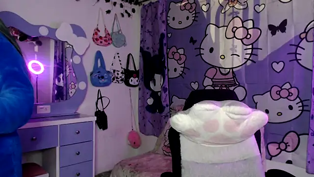 lussyevans24 online show from 10.29.25