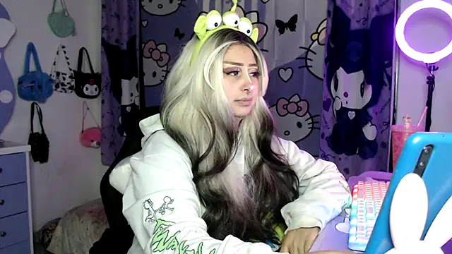 lussyevans24 online show from 11.19.25