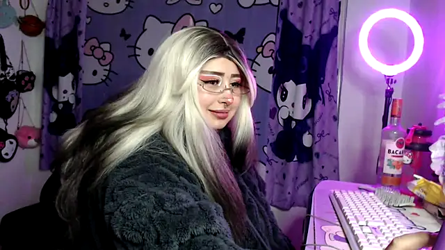 lussyevans24 online show from 04.19.26