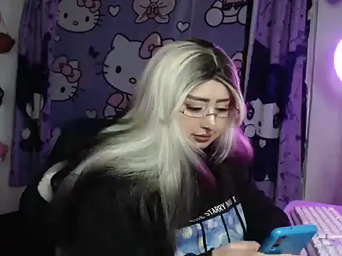 lussyevans24 online show from 04.28.26