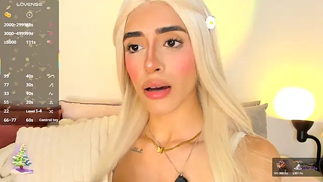 Snapshot of StormiRusso chatting on 12.18.25 StormiRusso online show from 12.18.25