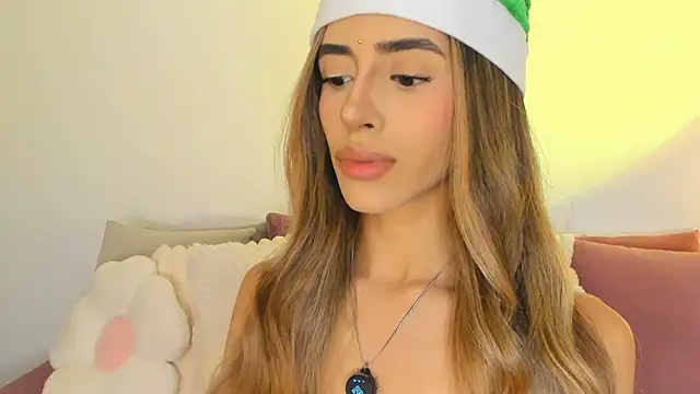 Snapshot of StormiRusso chatting on 12.23.25 StormiRusso online show from 12.23.25