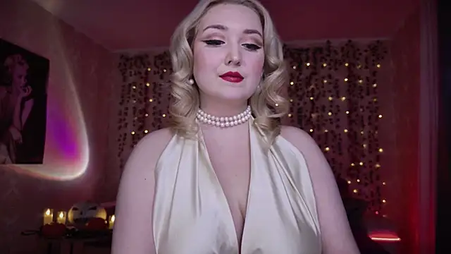 Snapshot of AllisonBlack_ chatting on 10.31.25 AllisonBlack online show from 10.31.25