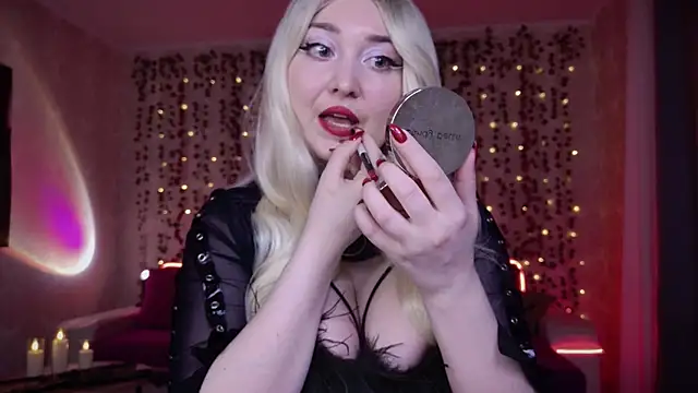 Snapshot of AllisonBlack_ chatting on 11.08.25 AllisonBlack online show from 11.08.25