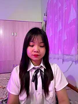 Maeve2k5 online show from 10.22.25