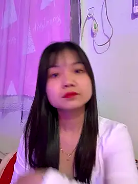 Maeve2k5 online show from 10.23.25