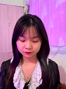 Maeve2k5 online show from 10.24.25