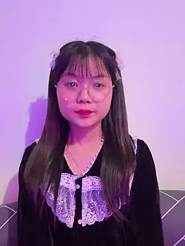 Maeve2k5 online show from 11.04.25