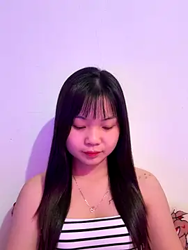 Maeve2k5 online show from 11.14.25