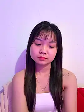 Maeve2k5 online show from 11.17.25