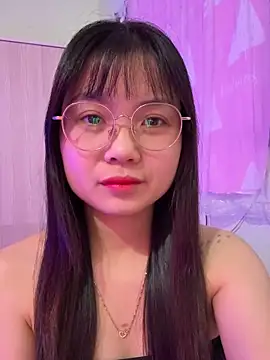 Maeve2k5 online show from 11.22.25