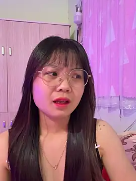 Maeve2k5 online show from 11.26.25