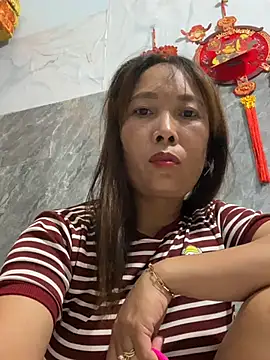 Snapshot of Linaannn chatting on 07.16.26 Linaannn online show from 07.16.26