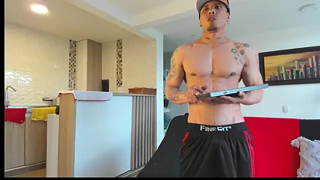 Snapshot of MARCELOANDLUCIAN chatting on 01.14.26 MARCELOANDLUCIAN online show from 01.14.26