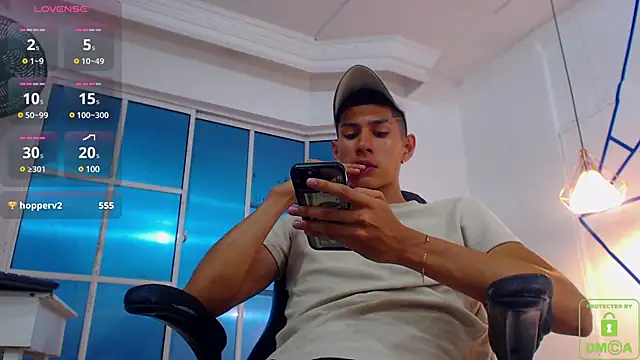 Snapshot of Valerio_20 chatting on 12.10.24 Valerio 20 online show from 12.10.24