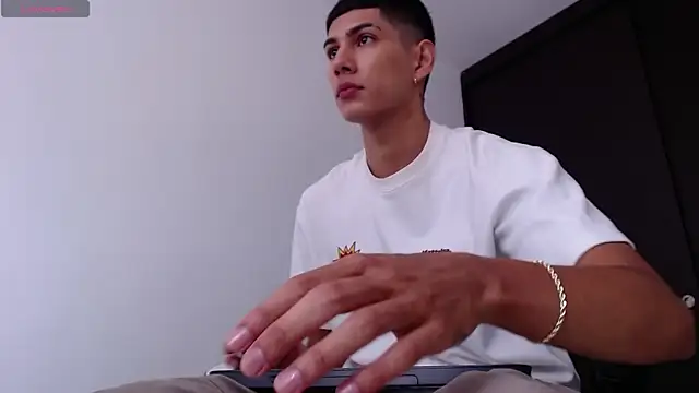 Snapshot of Valerio_20 chatting on 02.11.25 Valerio 20 online show from 02.11.25