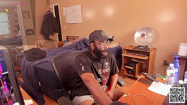 Snapshot of MrChuckDailyXXX chatting on 12.03.24 MrChuckDailyXXX online show from 12.03.24