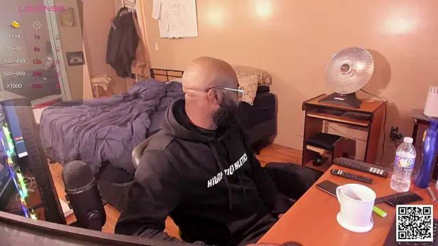 Snapshot of MrChuckDailyXXX chatting on 12.05.24 MrChuckDailyXXX online show from 12.05.24