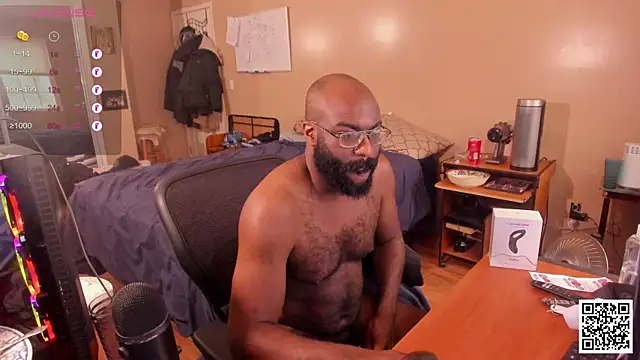 Snapshot of MrChuckDailyXXX chatting on 12.10.24 MrChuckDailyXXX online show from 12.10.24