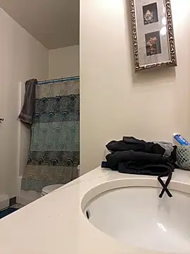 Snapshot of MrChuckDailyXXX chatting on 12.10.24 MrChuckDailyXXX online show from 12.10.24