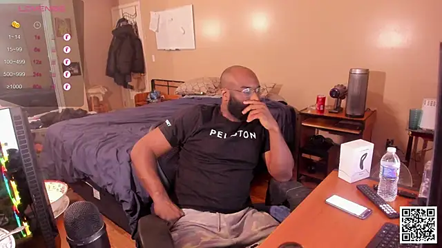 Snapshot of MrChuckDailyXXX chatting on 12.11.24 MrChuckDailyXXX online show from 12.11.24