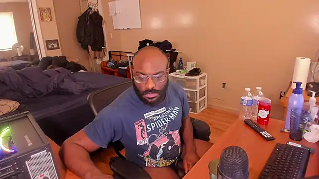 Snapshot of MrChuckDailyXXX chatting on 01.02.25 MrChuckDailyXXX online show from 01.02.25