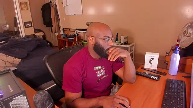 Snapshot of MrChuckDailyXXX chatting on 01.06.25 MrChuckDailyXXX online show from 01.06.25