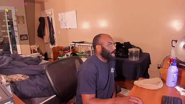 Snapshot of MrChuckDailyXXX chatting on 02.02.25 MrChuckDailyXXX online show from 02.02.25