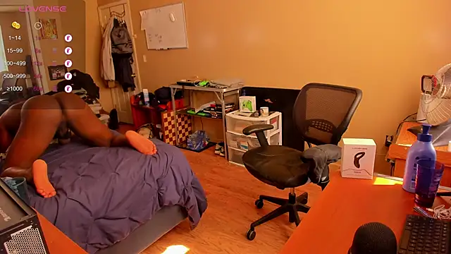 Snapshot of MrChuckDailyXXX chatting on 02.08.25 MrChuckDailyXXX online show from 02.08.25