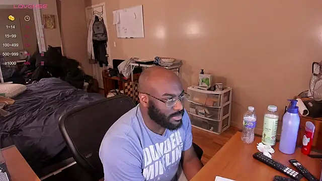 Snapshot of MrChuckDailyXXX chatting on 02.10.25 MrChuckDailyXXX online show from 02.10.25