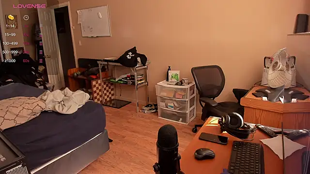 Snapshot of MrChuckDailyXXX chatting on 02.14.25 MrChuckDailyXXX online show from 02.14.25