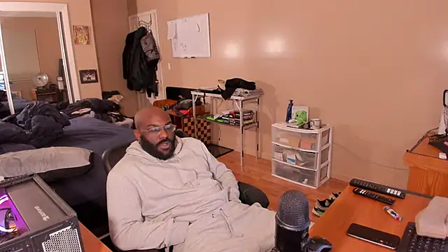 Snapshot of MrChuckDailyXXX chatting on 02.15.25 MrChuckDailyXXX online show from 02.15.25