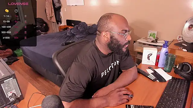 Snapshot of MrChuckDailyXXX chatting on 03.17.25 MrChuckDailyXXX online show from 03.17.25