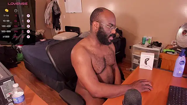 Snapshot of MrChuckDailyXXX chatting on 03.21.25 MrChuckDailyXXX online show from 03.21.25