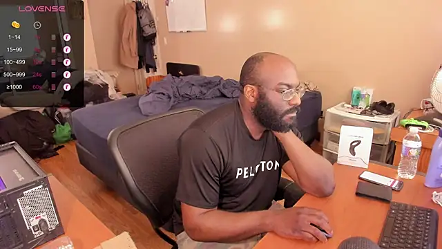 Snapshot of MrChuckDailyXXX chatting on 03.21.25 MrChuckDailyXXX online show from 03.21.25