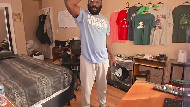 Snapshot of MrChuckDailyXXX chatting on 10.19.25 MrChuckDailyXXX online show from 10.19.25