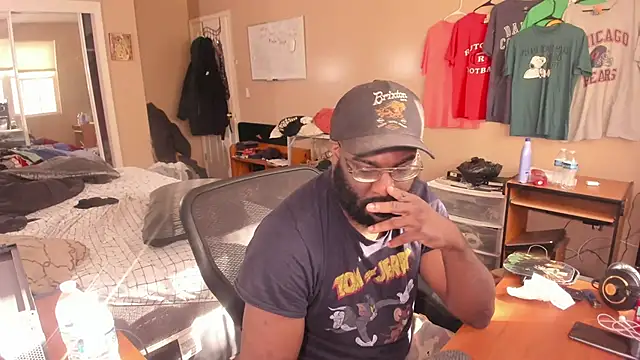 Snapshot of MrChuckDailyXXX chatting on 10.23.25 MrChuckDailyXXX online show from 10.23.25