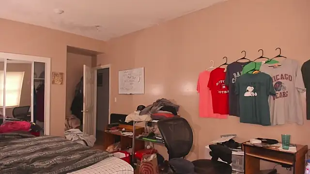 Snapshot of MrChuckDailyXXX chatting on 11.06.25 MrChuckDailyXXX online show from 11.06.25