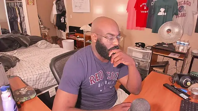 Snapshot of MrChuckDailyXXX chatting on 11.22.25 MrChuckDailyXXX online show from 11.22.25