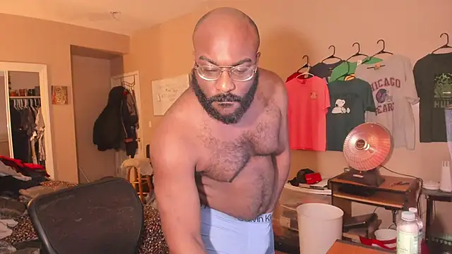 Snapshot of MrChuckDailyXXX chatting on 01.13.26 MrChuckDailyXXX online show from 01.13.26