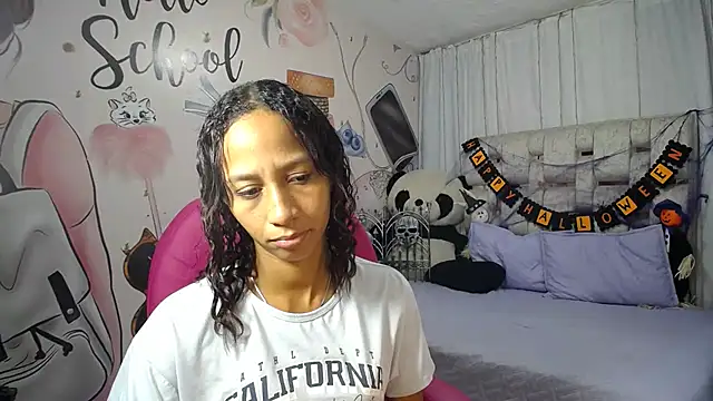 EMMA SWEETT1 online show from 10.14.25